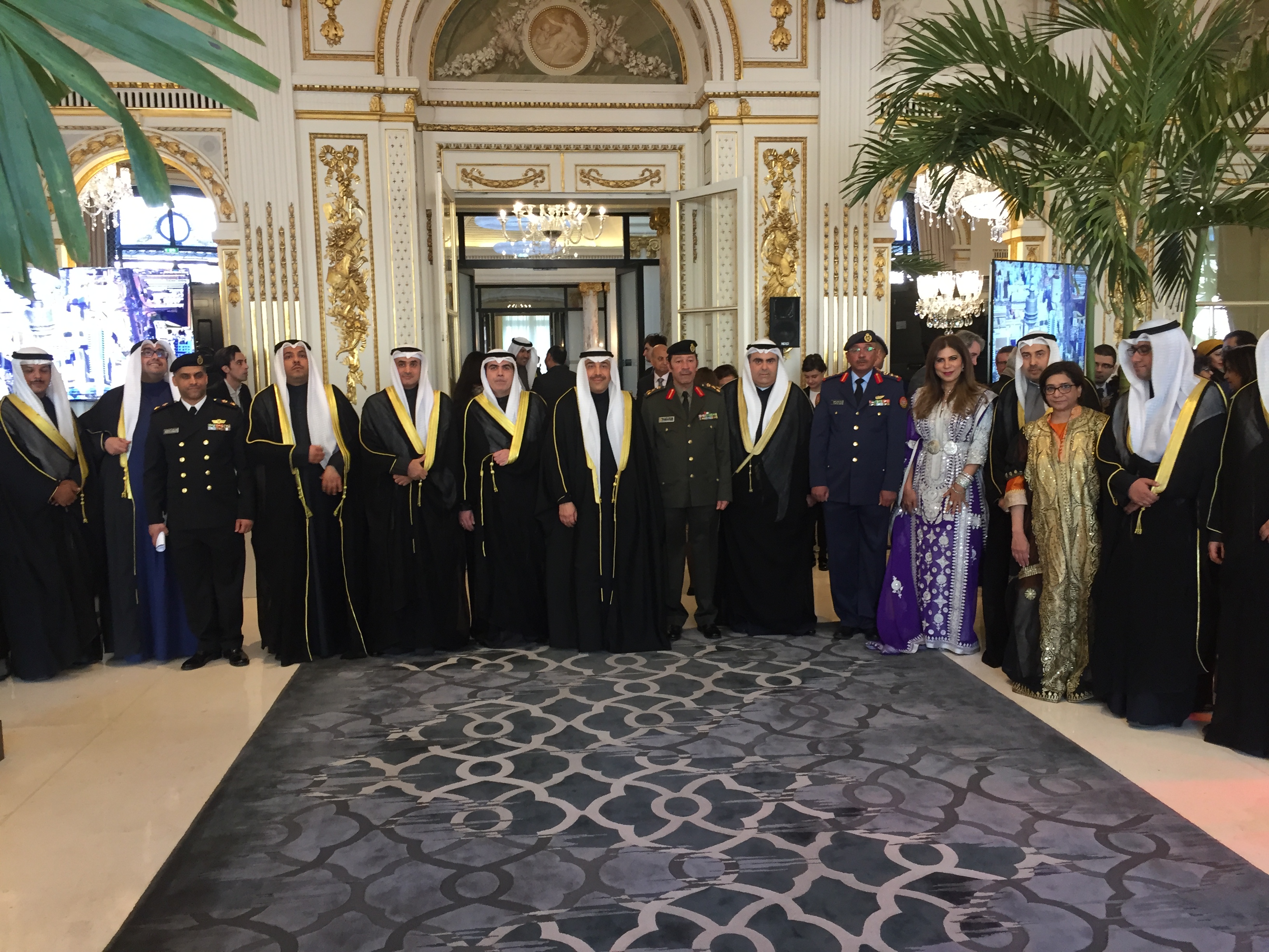 جانب من حفل سفارة الكويت في باريس بمناسبة الاعياد الوطنية والذي حضره لفيف من المسؤولين السياسيين والعسكريين وبرلمانيون وعدد من رجال الاعمال