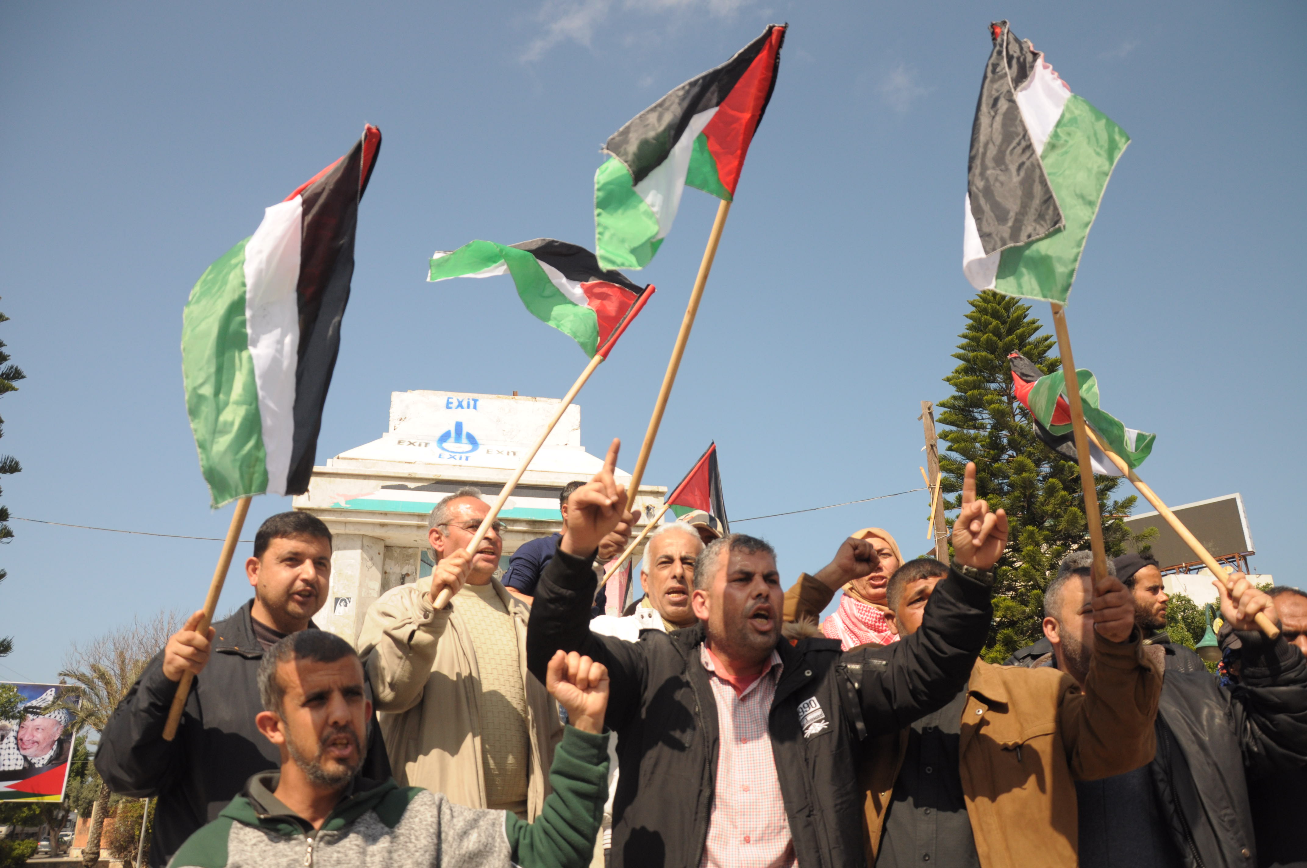 جانب من التحركات الشعبية الفلسطينية بقطاع غزة ضد قرار الادارة الامريكية بنقل السفارة الامريكية الي القدس