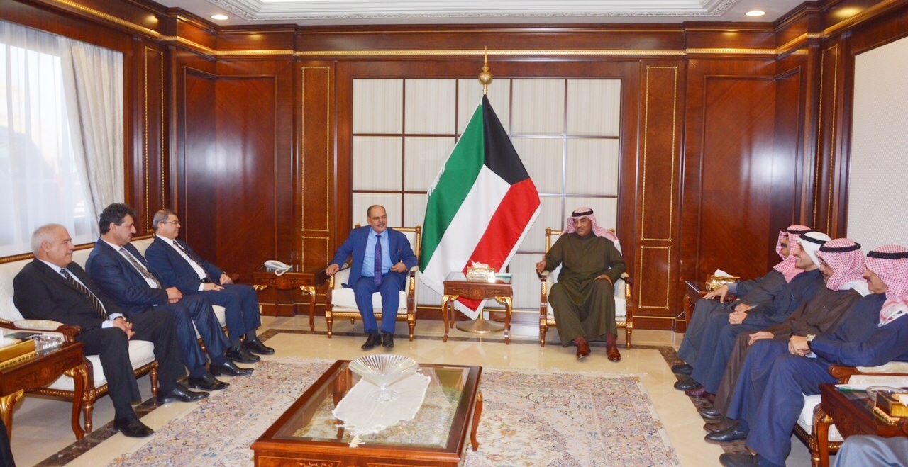 Kuwait's Deputy Prime Minister and Foreign Minister Sheikh Sabah Khaled Al-Hamad Al-Sabah with a contingent of Iraqi journalists
