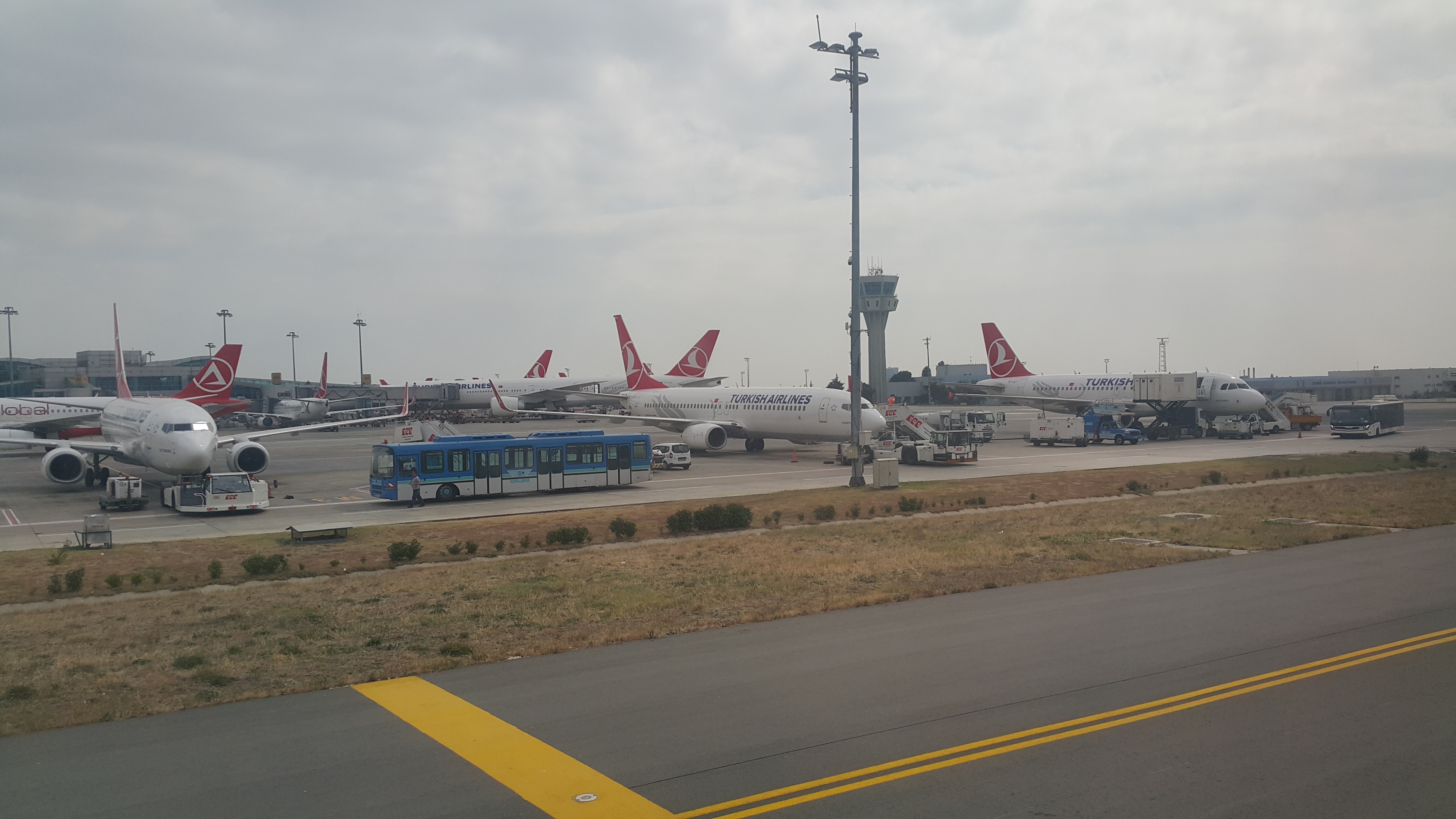 مطار (أتاتورك) بمدينة اسطنبول