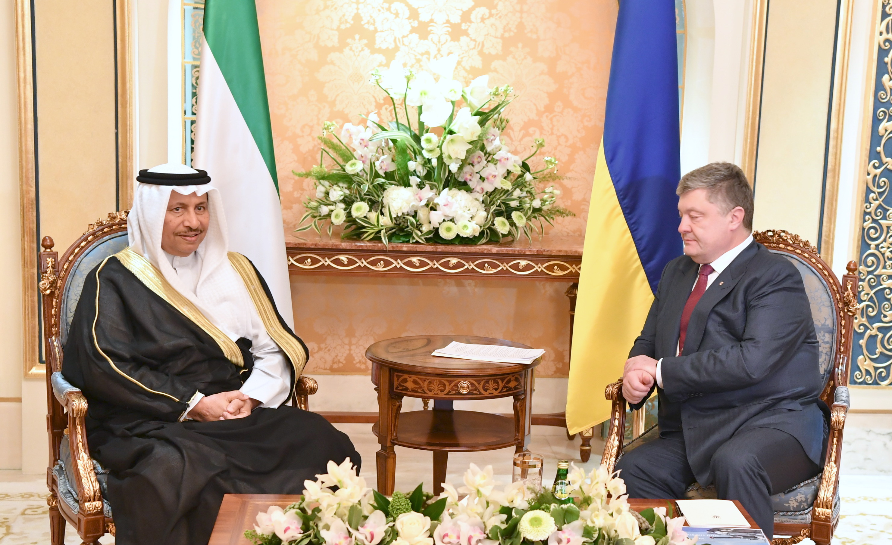 Visiting Ukrainian President Petro Poroshenko meets with His Highness the Prime Minister Sheikh Jaber Al-Mubarak Al-Hamad Al-Sabah