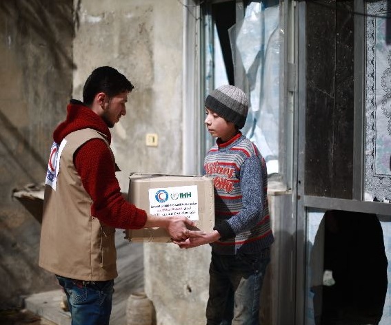 Kuwait Red Crescent Society (KRCS) delivered food aid to residents of Eastern Ghouta, to the east of the Syrian capital city of Damascus, in cooperation with Turkey's Humanitarian Relief Foundation (IHH)