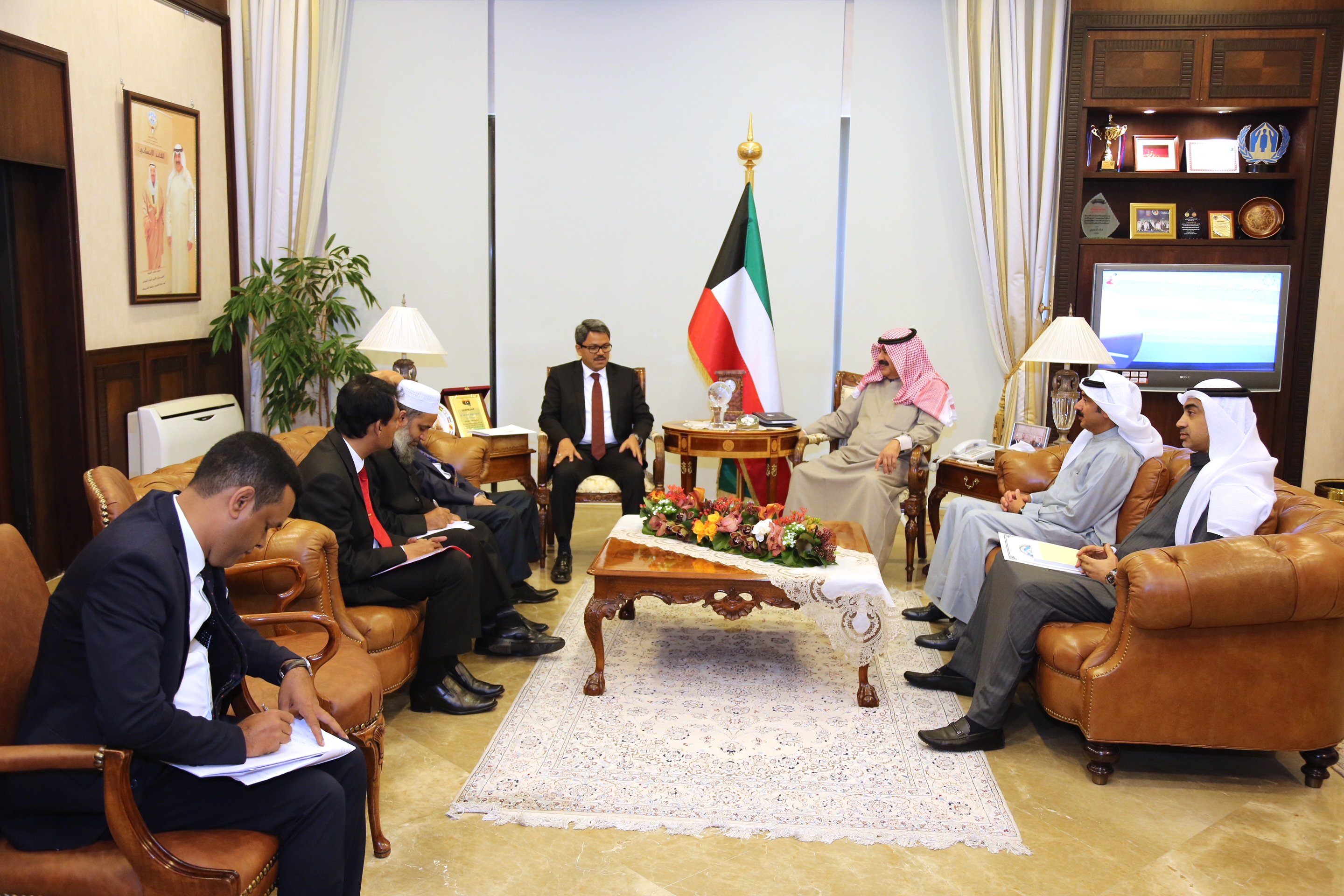 Kuwaiti Deputy Foreign Minister Khaled Al-Jarallah met with visiting Bangladesh Minister of Foreign Affairs Mohammad Shahriar