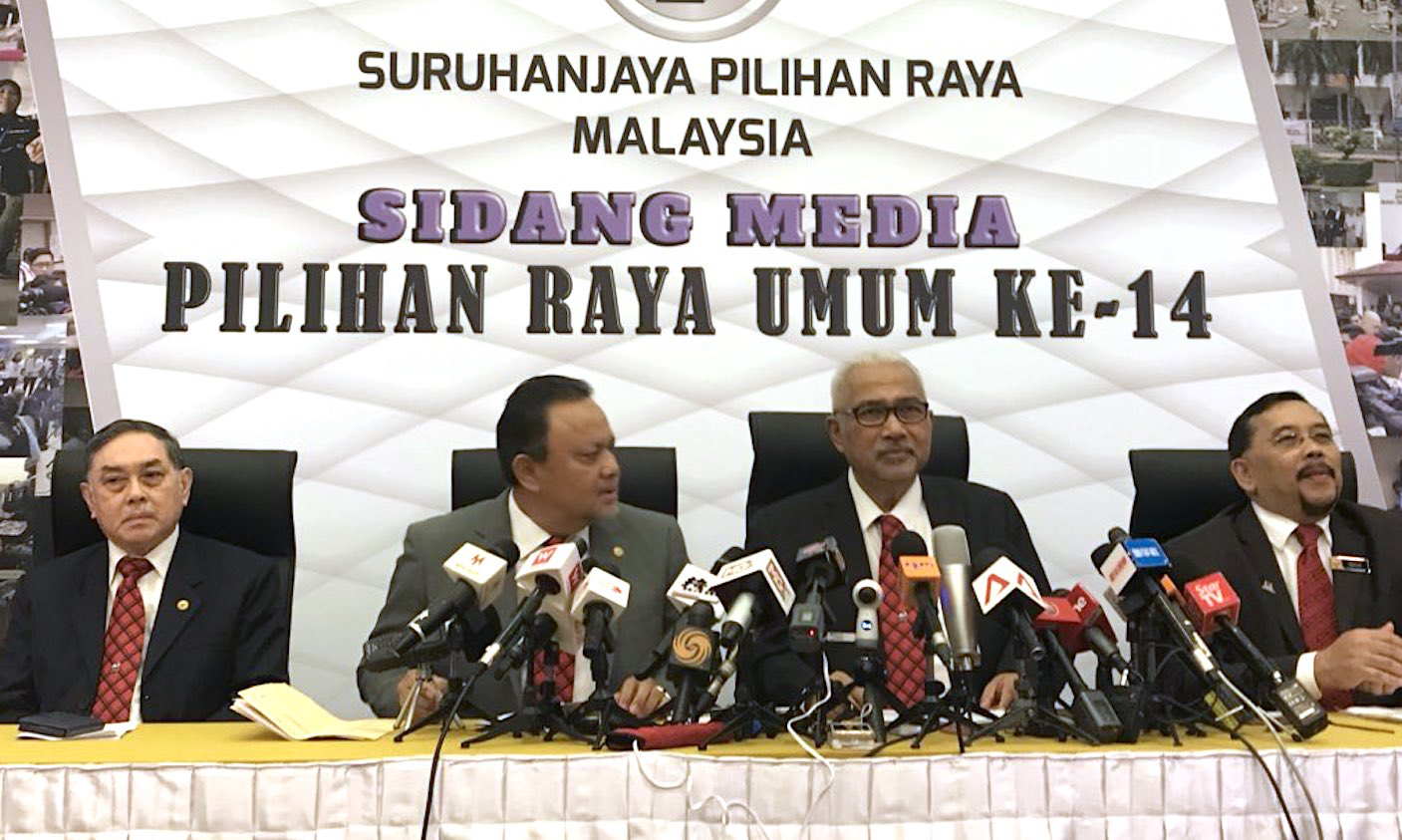 جانب من المؤتمر الصحفي لمجلس مفوضية الانتخابات الماليزية