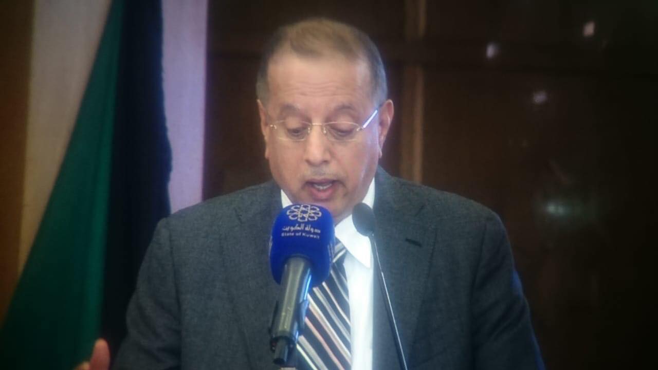 مدير عام المعهد العربي للتخطيط الدكتور بدر مال الله يلقي كلمة خلال ملتقى السلام