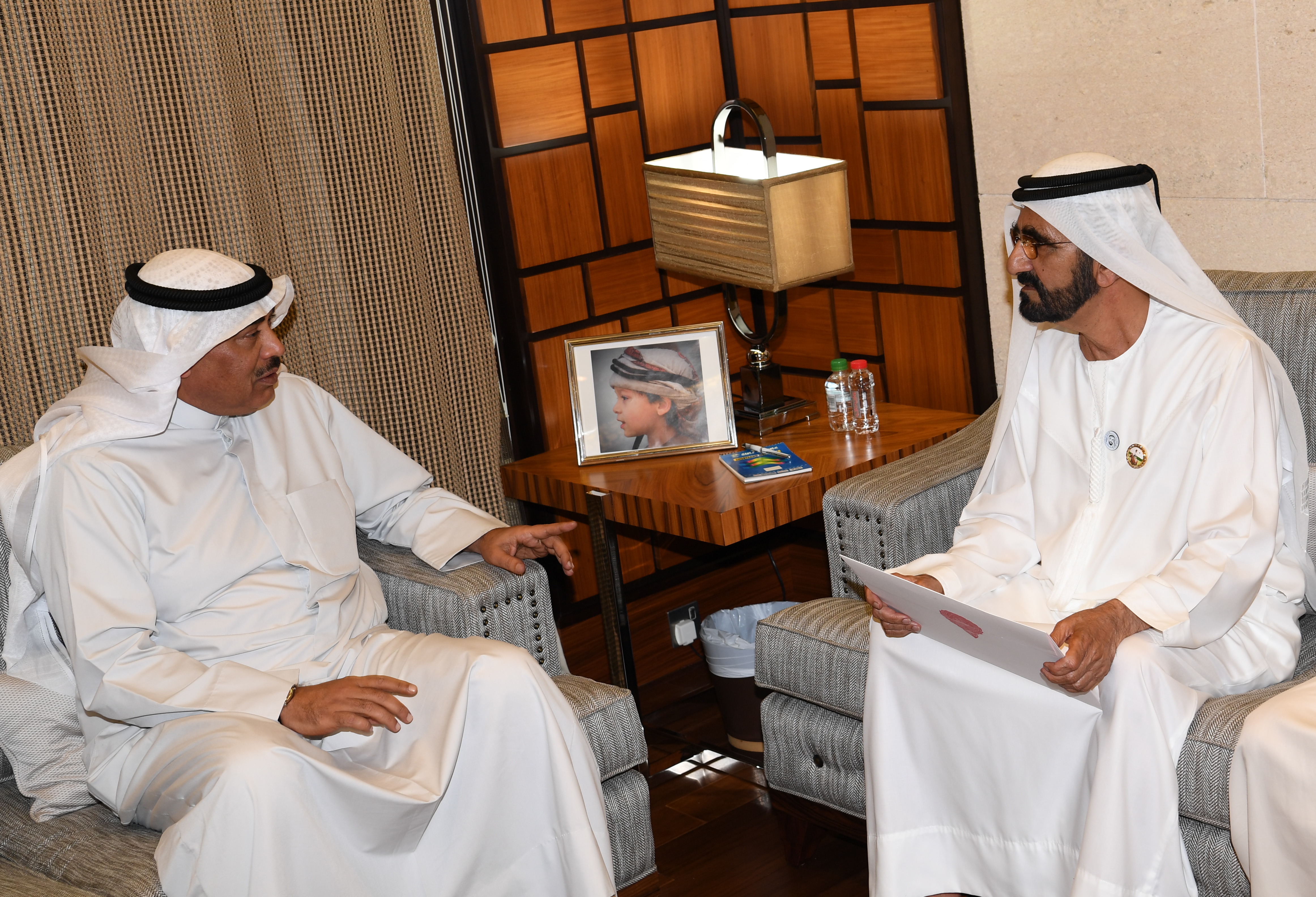 مبعوث سمو أمير البلاد يسلم رسالة خطية الى رئيس دولة الإمارات العربية المتحدة وتسلمها صاحب السمو الشيخ محمد بن راشد آل مكتوم نائب رئيس دولة الإمارات العربية المتحدة