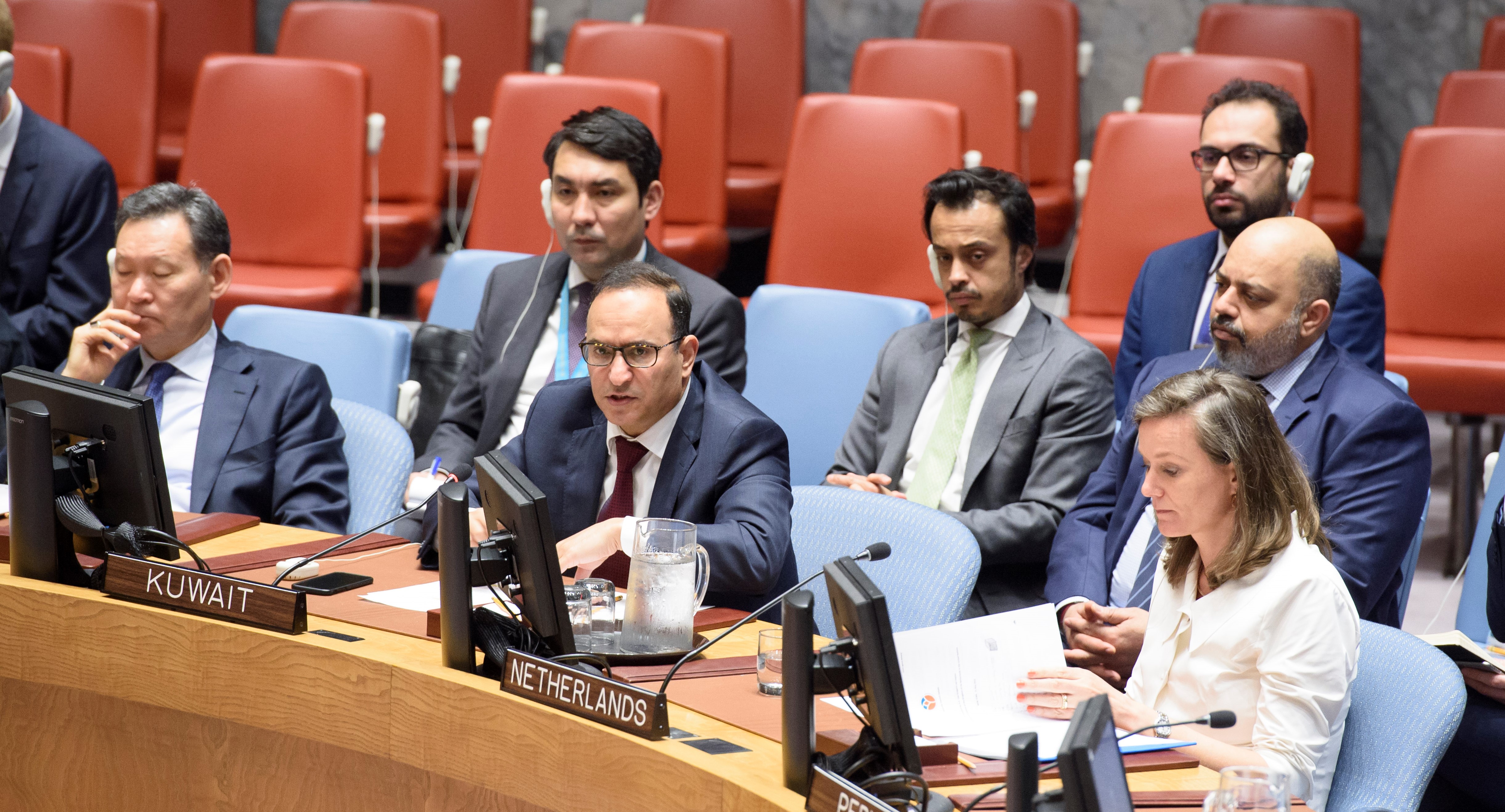 مندوب دولة الكويت الدائم لدى الأمم المتحدة السفير منصور العتيبي خلال الجلسة التي عقدها مجلس الأمن حول ليبيا