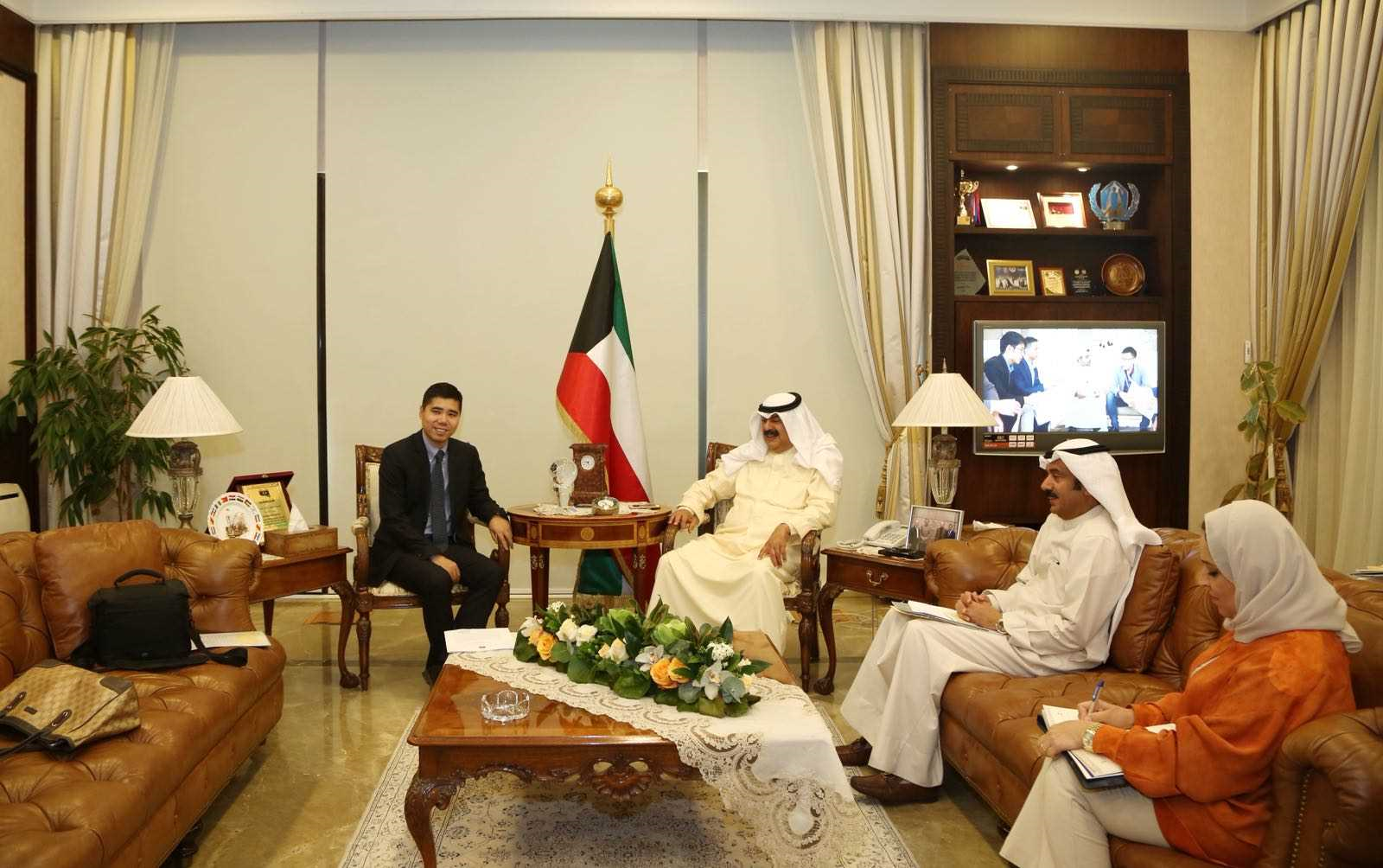 Deputy Foreign Minister Khaled AL-Jarallah received People's Republic of China (PRC) Ambassador to Kuwait Wang Dee