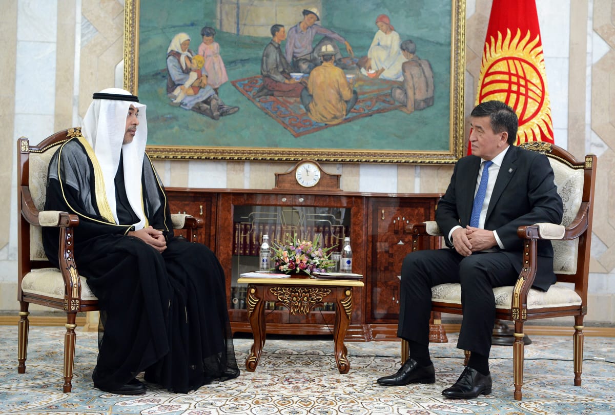 رئيس قرغيزستان سورونباي جينيبيكوف يستقبل سفير دولة الكويت طارق الفرج