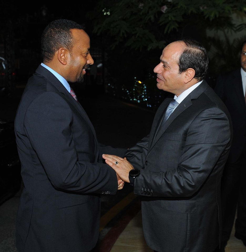 Le président égyptien, Abdel Fattah Al-Sissi, avec le premier ministre éthiopien, Abiy Ahmed
