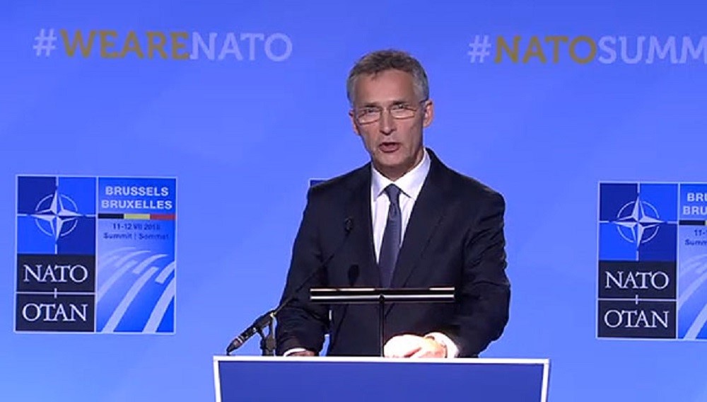 الأمين العام لحلف شمال الأطلسي (ناتو) ينس ستولتنبرغ  في مؤتمر صحفي عقب انتهاء قمة الحلف