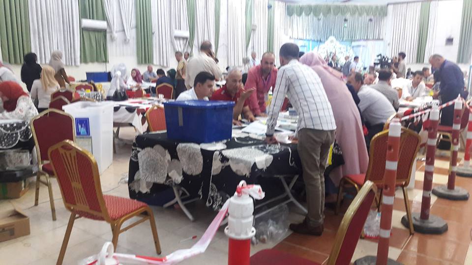جانب من عملية العد والفرز اليدوي لمحافظة دهوك