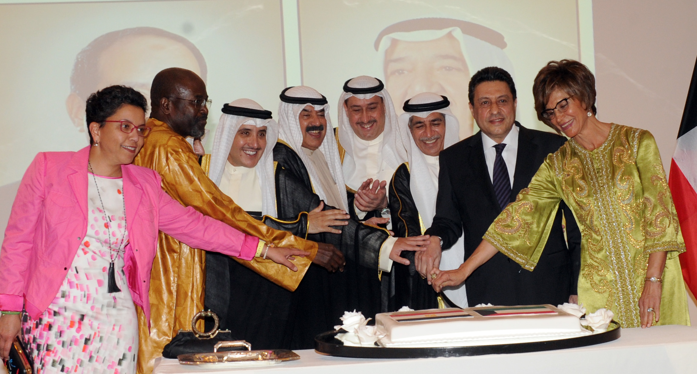 نائب وزير الخارجية الكويتي خالد الجارالله يتوسط الحضور خلال الحفل الذي أقامته السفارة المصرية لدى الكويت بمناسبة الذكرى ال66 لثورة ال23 من يوليو