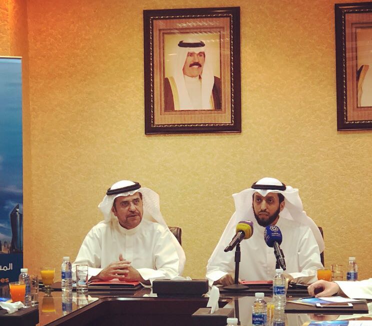 رئيس جمعية المعلمين الكويتية مطيع العجمي مع مؤسس المشروع الوطني للمتقاعدين (خبرات) الدكتور صلاح العبدالجادر