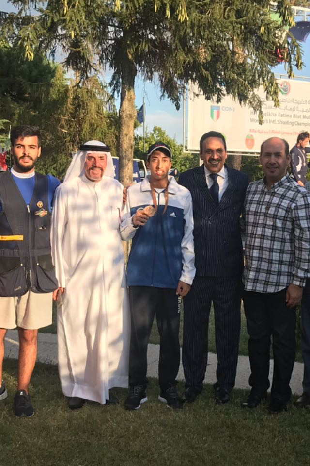The Kuwaiti shooter Ahmad Al-Awwad with the President of Kuwait's Shooting Club, head of the delegation to the competition Duaij Al-Otaibi