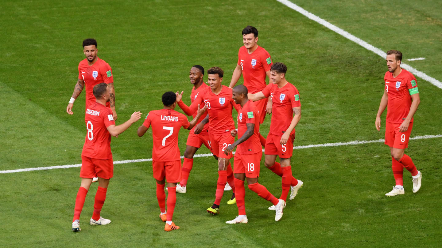 لاعبو المنتخب الانجليزي يحتفلون بعد الهدف الثاني