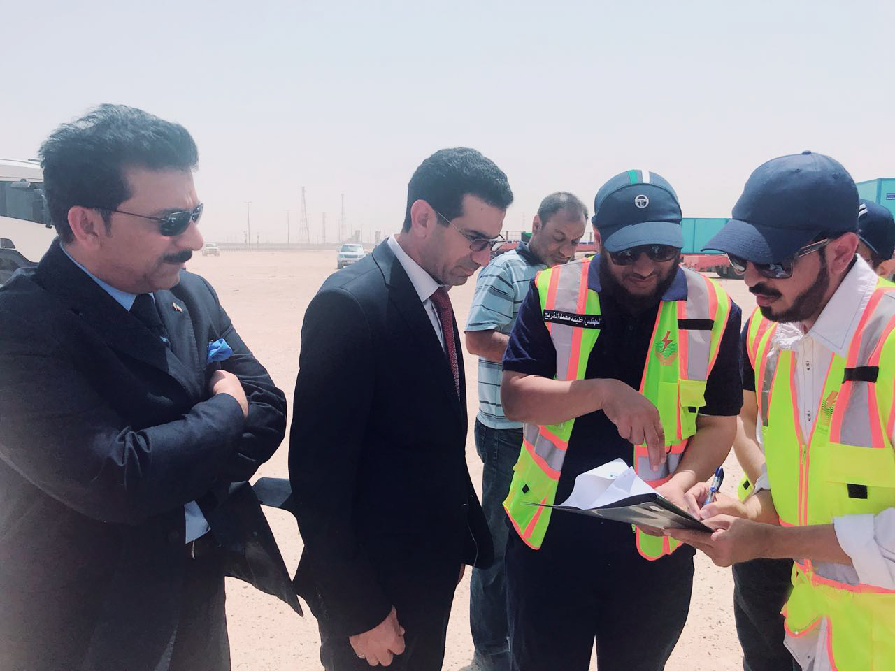 A technical team of the Kuwaiti Ministry of Electricity and Water delivered the units to officials of the Iraqi Ministry of Water Resources at the Kuwaiti-Iraqi border