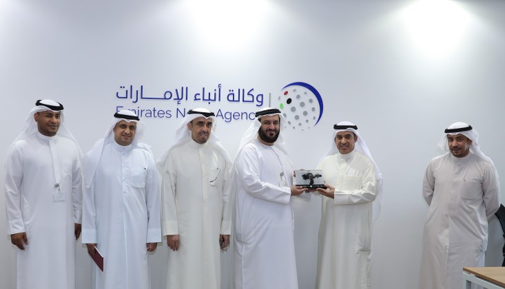 Assistant Undersecretary of External Media sector in the Ministry of Information Faisal Al-Mutalaqqem with ministry's delegation visit to Emirates News Agency (WAM)