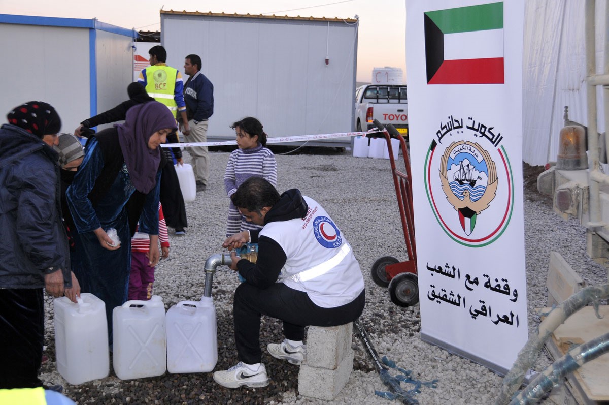 Kuwaiti volunteers delivers humanitarian aid to the Iraqi displaced