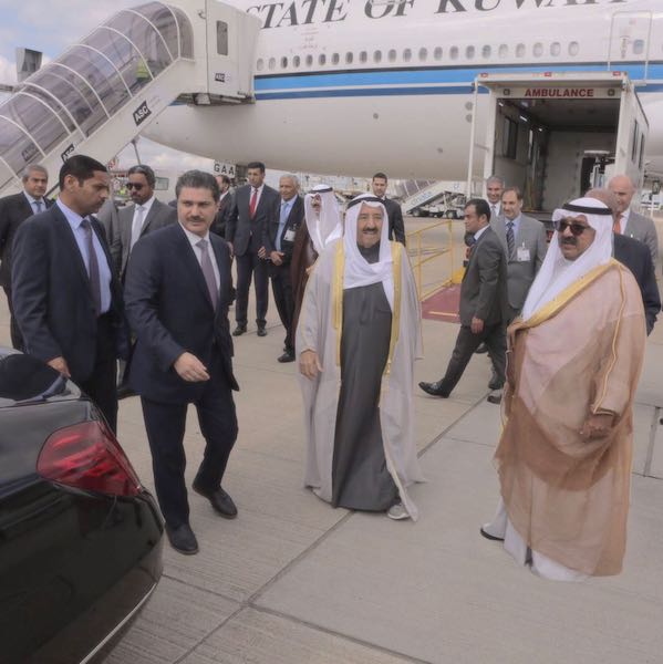 صاحب السمو أمير البلاد الشيخ صباح الأحمد الجابر الصباح عقب وصول سموه إلى المملكة المتحدة في زيارة خاصة