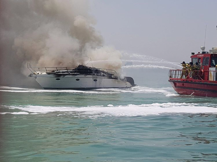 A yacht that caught fire