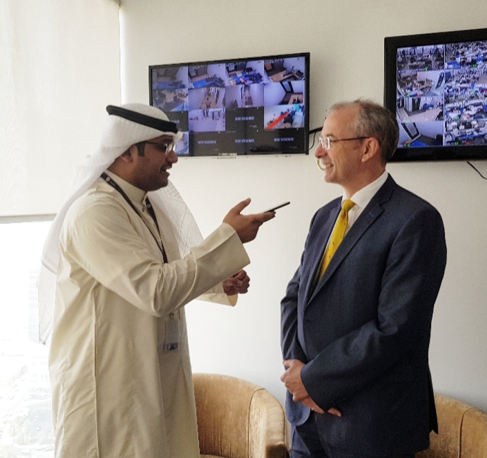 سفير المملكة المتحدة لدى الكويت مايكل دافنبورت خلال التصريح لوكالة الأنباء الكويتية (كونا)