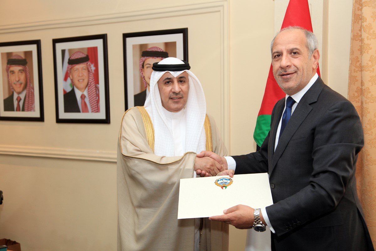 أمين عام وزارة الخارجية الأردنية السفير زيد اللوزي يتسلم أوراق اعتماد السفير الكويتي لدى الأردن عزيز الديحاني