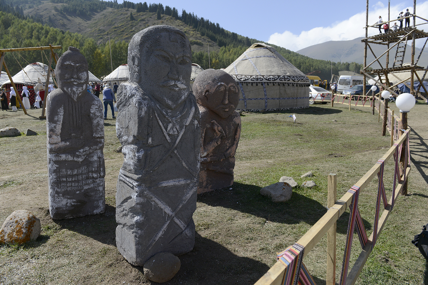 The Balal mysterious statues, located in the Kyrgyz steppes, are one of the most fascinating mini-structures in the world