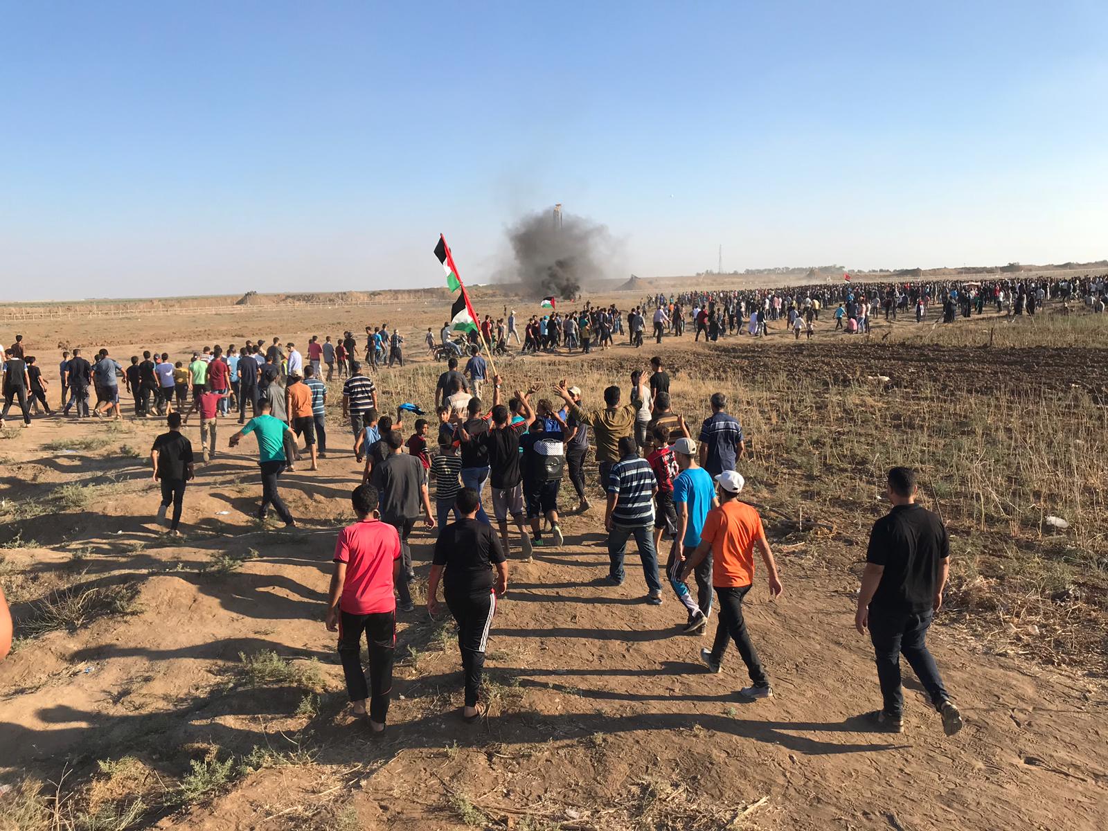 Israel kills Palestinian man, wounds hundreds others in Gaza