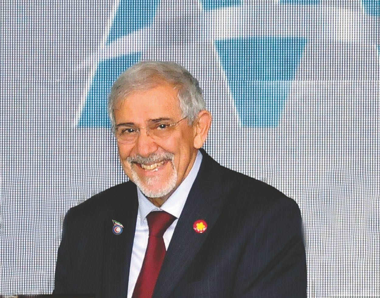 رئيس مجلس ادارة جمعية الهلال الاحمر الكويتي الدكتور هلال الساير