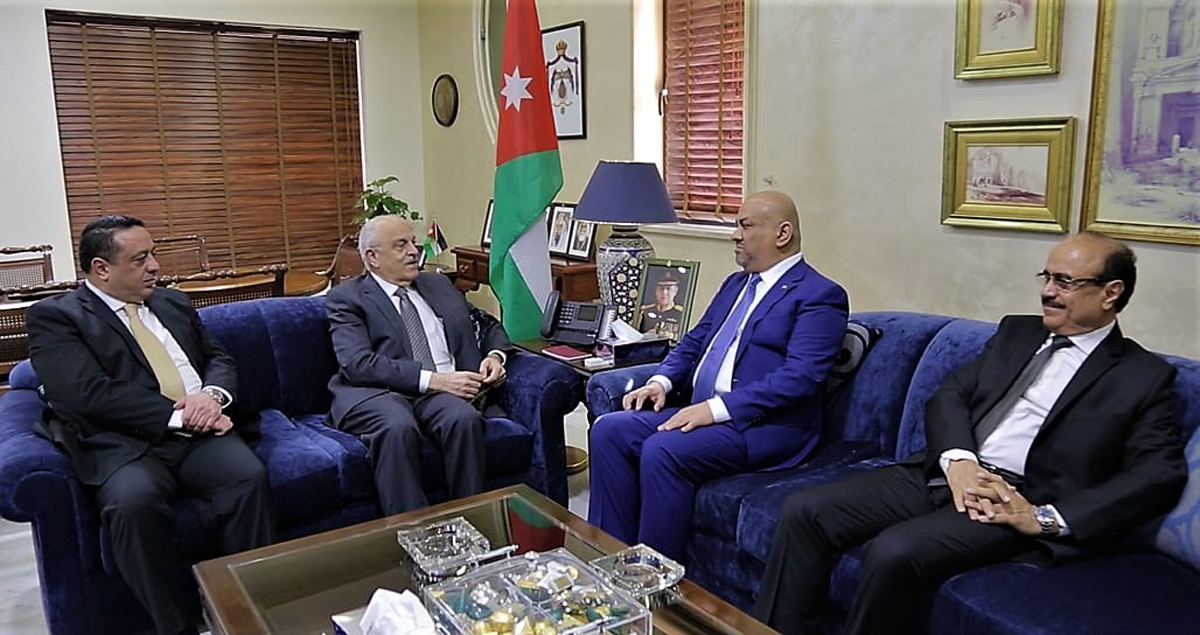 وزير الخارجية اليمني خالد اليماني يبحث مع مسؤولين اردنيين مستجدات الوضع في بلاده