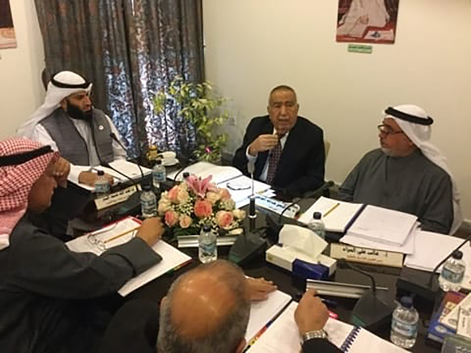 الوكيل المساعد لشؤون الرقابة الدوائية والغذائية في وزارة الصحة الدكتور عبدالله البدر خلال الاجتماع
