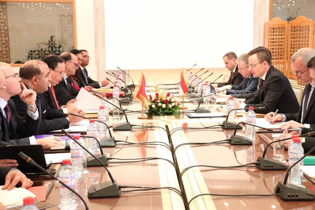 Tunisian and Hungarian delegations during the meeting