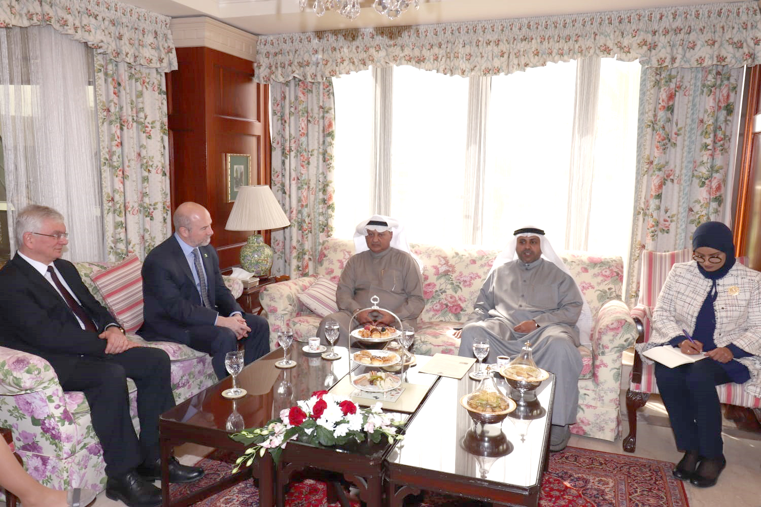 Minister of Information and Minister of State for Youth Affairs Mohammad Al-Jabri meets with British and Russian media delegations