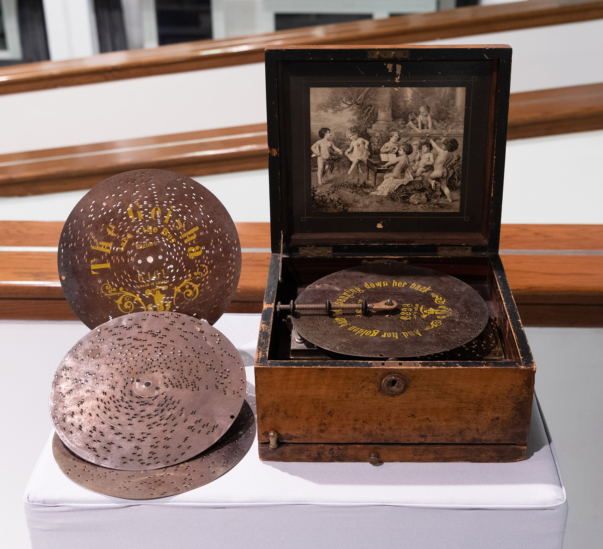 من اختراعات توماس اديسون ومقتنياته