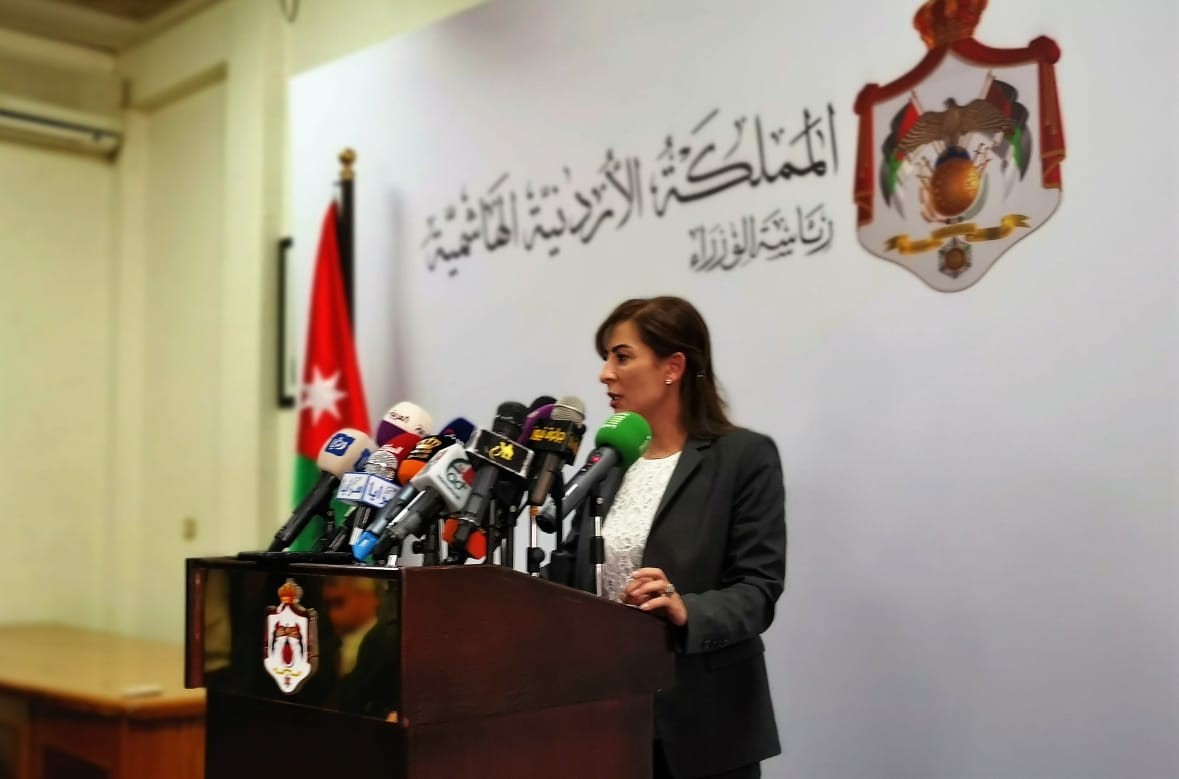 وزيرة الدولة لشؤون الاعلام المتحدثة باسم الحكومة الأردنية جمانة غنيمات خلال المؤتمر الصحفي