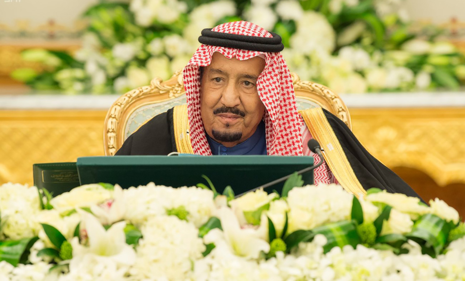 خادم الحرمين الشريفين الملك سلمان بن عبدالعزيز خلال اجتماع مجلس الوزراء السعودي