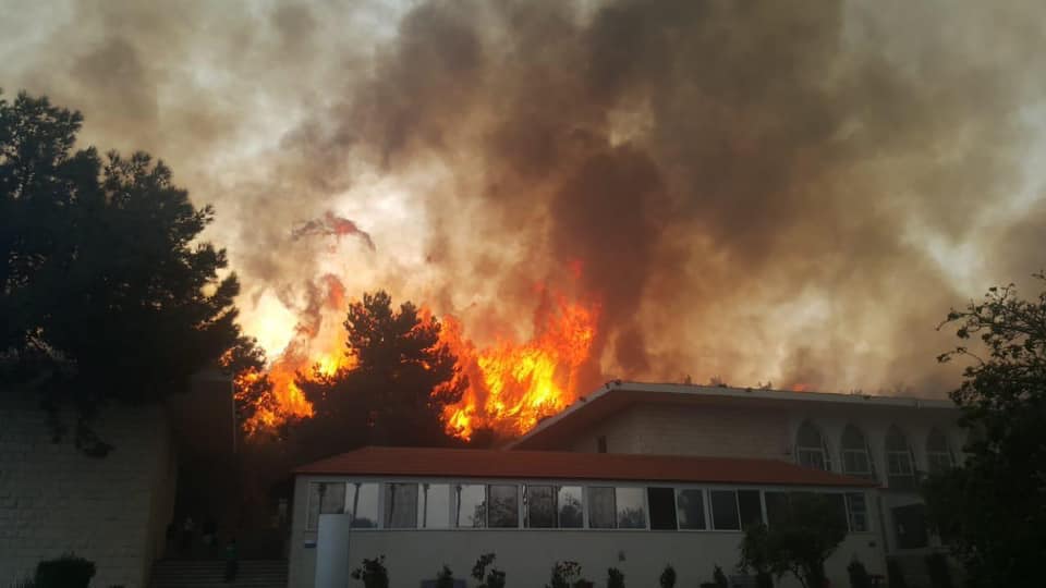  الحرائق تهدد الممتلكات في منطقة الشوف 