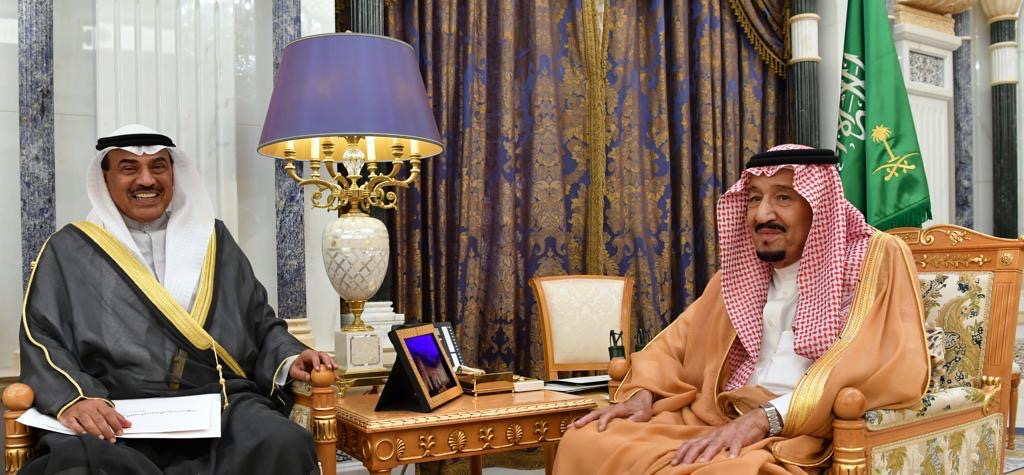 مبعوث سمو الأمير، وزير الخارجية الشيخ صباح الخالد يسلم رسالة خطية لخادم الحرمين الشريفين