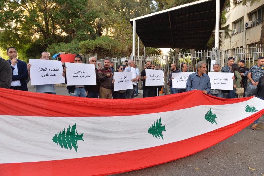 المتظاهرون يعتصمون امام قصر العدل في بيروت