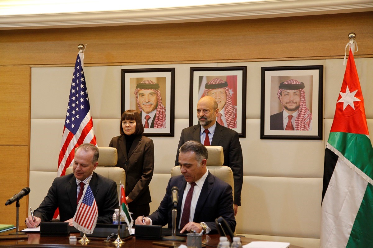 توقيع اتفاقية منحة امريكية للاردن بحضور رئيس الوزراء الاردني