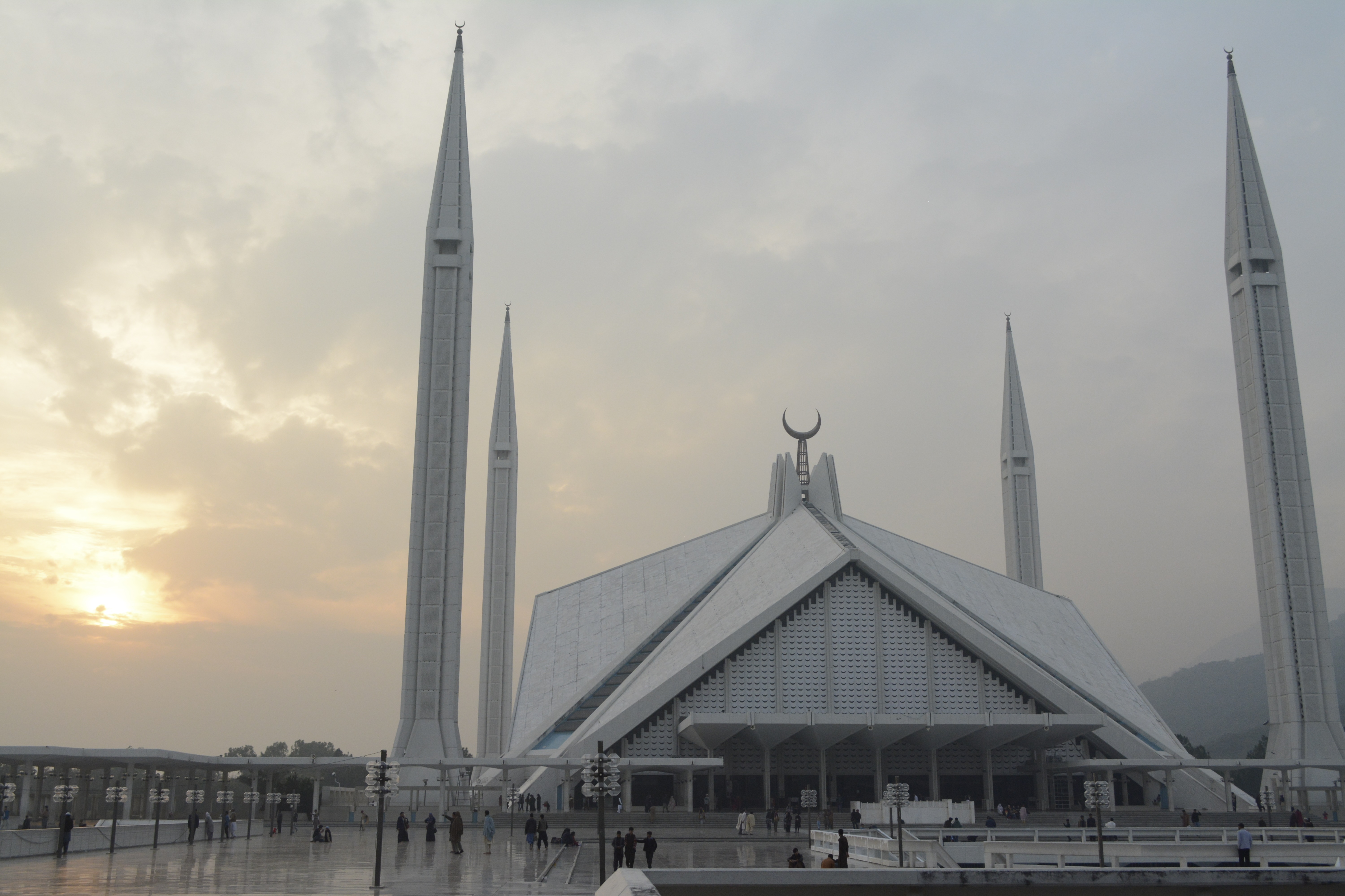 "Faisal Mosque" reflective of the contemporary and influential feature of modern Islamic architecture
