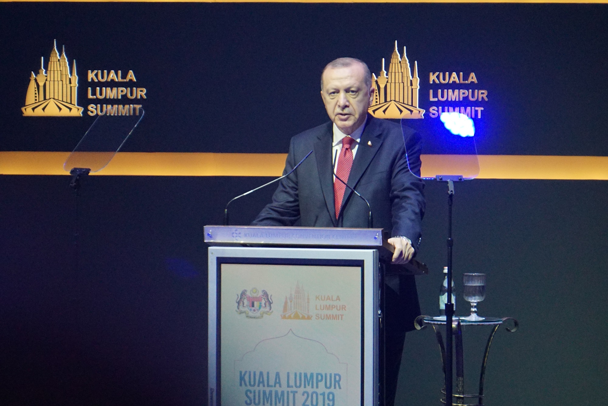 الرئيس التركي يلقي كلمته في قمة كوالالمبور