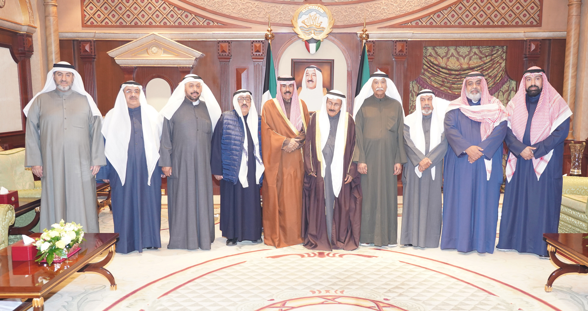 سمو ولي العهد يستقبل عائلتي المفرج والمهيني