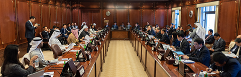 The Chinese delegation meets with kuwaiti officials