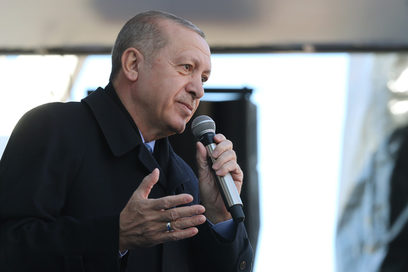 الرئيس التركي رجب طيب اردوغان خلال كلمته أمام حشد جماهيري بمدينة (بوردور) جنوب غرب تركيا