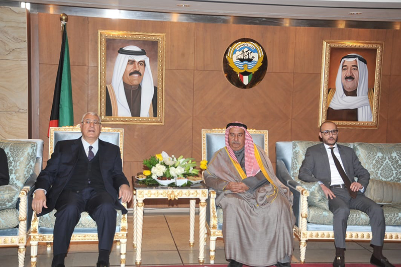 الرئيس المصري السابق عدلي منصور يقوم يزور السفارة الكويتية بالقاهرة للتهنئة بالأعياد الوطنية