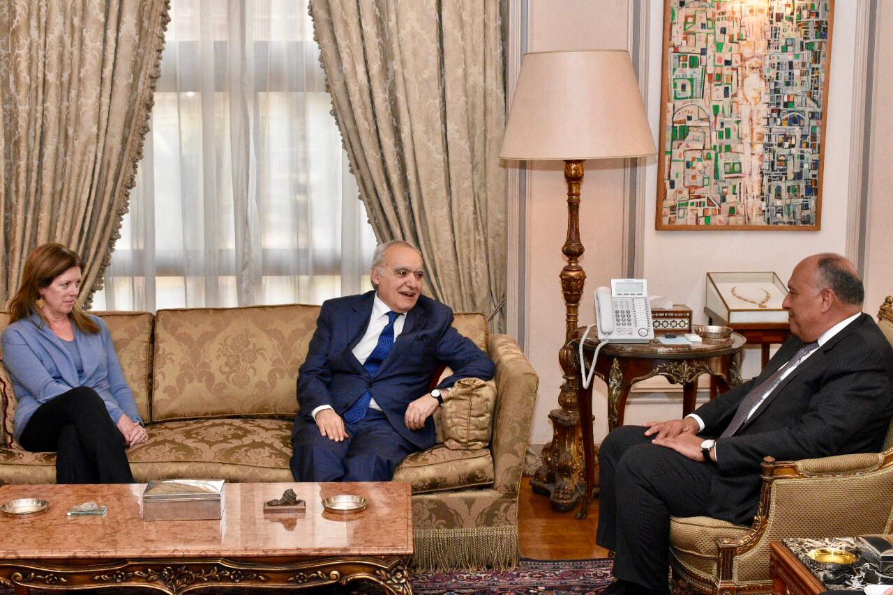 وزير الخارجية المصري سامح شكري مع الممثل الخاص للأمين العام للأمم المتحدة في ليبيا غسان سلامة