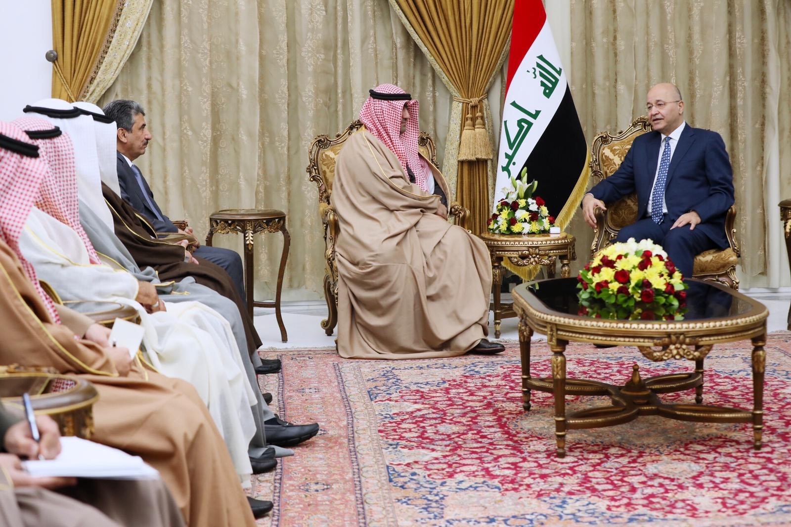 الرئيس العراقي برهم صالح يلتقي مع بوزير التجارة والصناعة الكويتي خالد الروضان