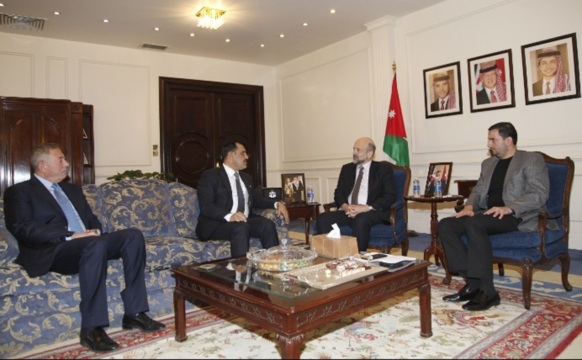 ordanian Prime Minister Omar Razzaz with Iraq's Minister of Industry and Minerals Saleh Jaburi